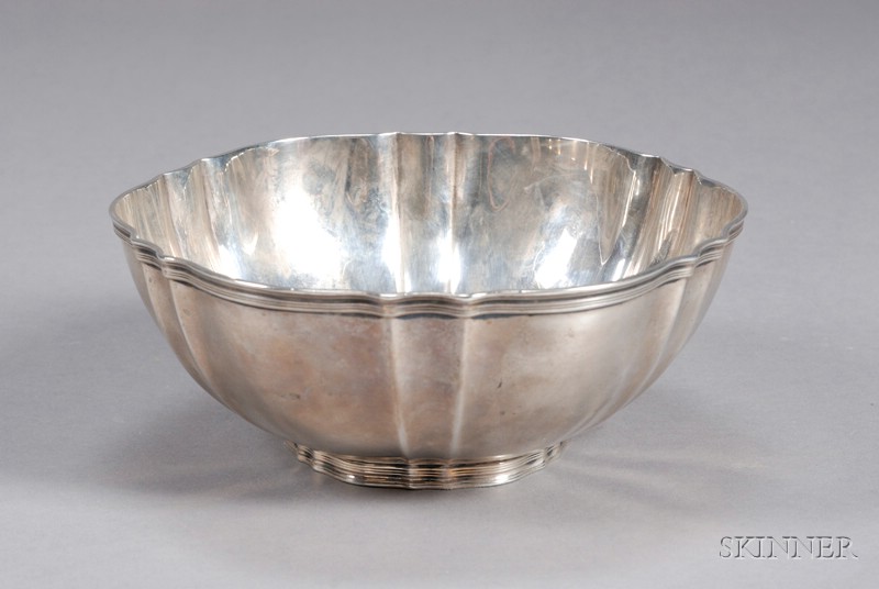 Appraisal: Tiffany Co Sterling Fruit Bowl - ogee molded sides reeded