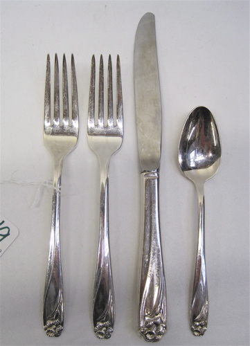 Appraisal: ROGER'S BROS SILVER PLATED FLATWARE SET CHEST pieces Flatware in