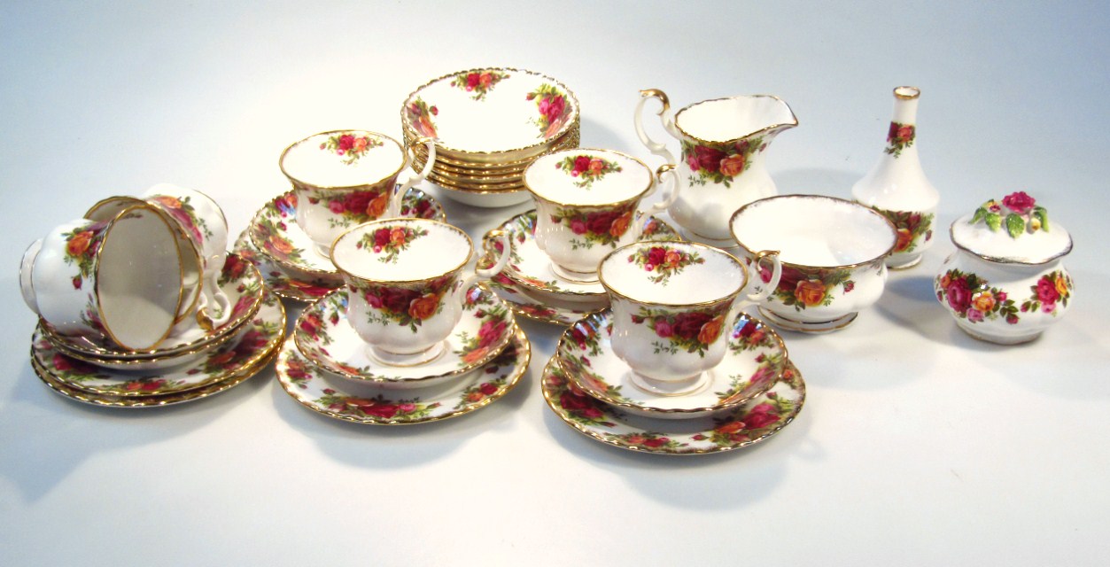 Appraisal: Various Royal Albert Old Country Roses teaware and ornaments to