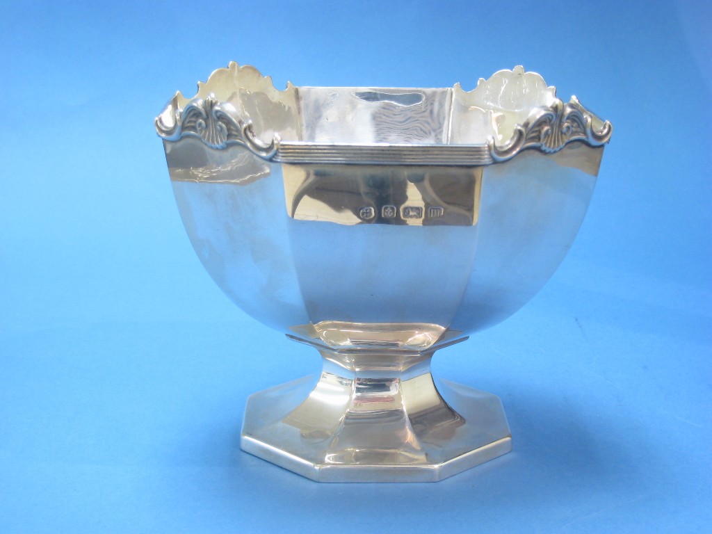 Appraisal: A George V octagonal Bowl with reeded and scallop border