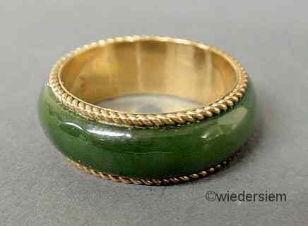 Appraisal: Ladies k y g and inset jade ring ''w size