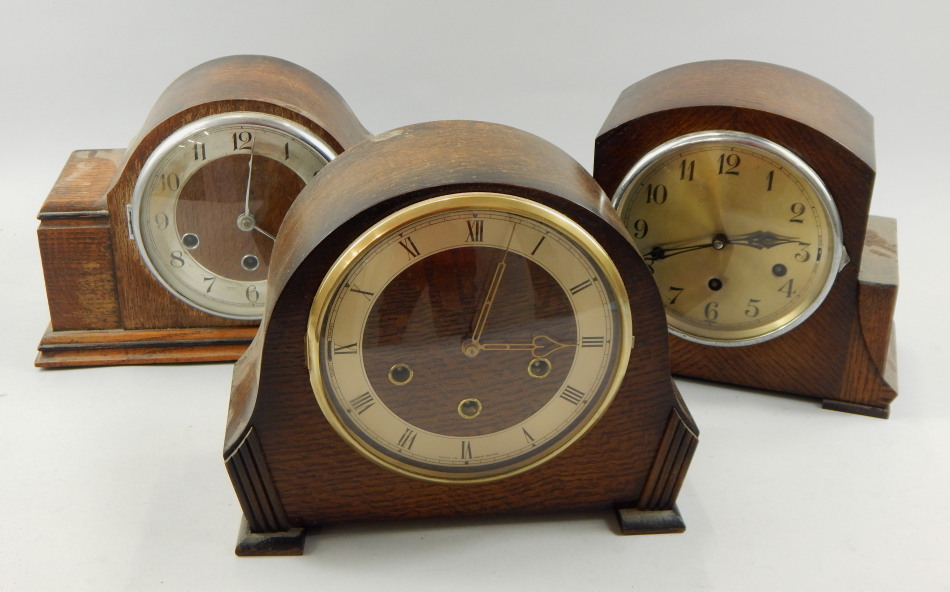 Appraisal: Three similar Art Deco style mantel clocks each in an