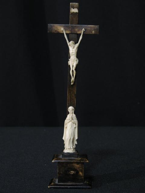 Appraisal: IVORY FIGURES OF CRISTO MORTO AND THE VIRGIN Mounted on