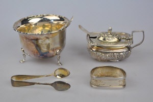 Appraisal: An Edwardian silver caddy spoon with shell bowl Josiah Williams