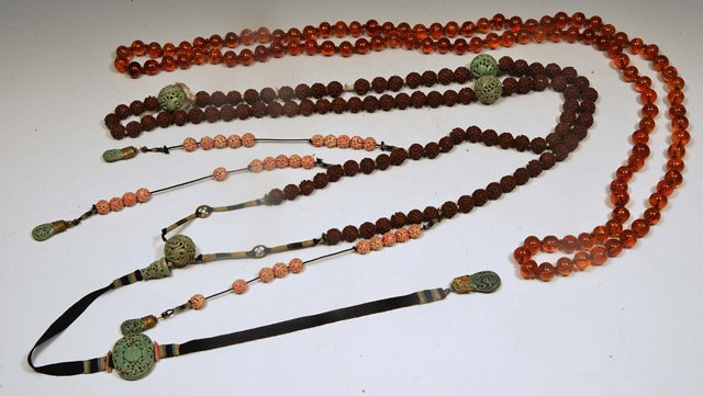 Appraisal: AN AMBER BEAD LONG NECKLACE and a Mandarin carved nut