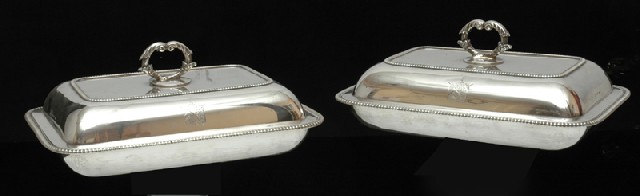 Appraisal: A PAIR OF GEORGE III STERLING SILVER ENTREE DISHES Maker's