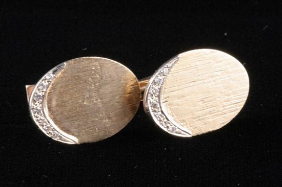 Appraisal: K YELLOW GOLD DIAMOND CUFFLINKS Large cross hatch finished oval