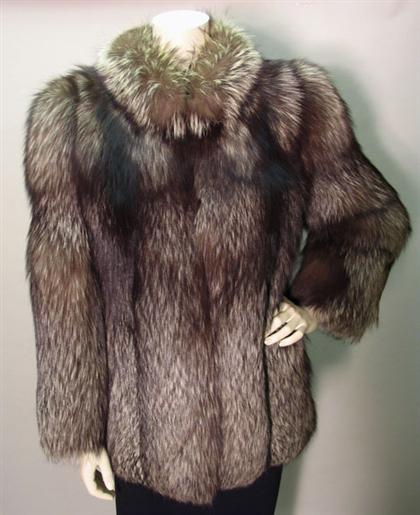 Appraisal: Fox fur coat s Hip length with full sleeves dramatic