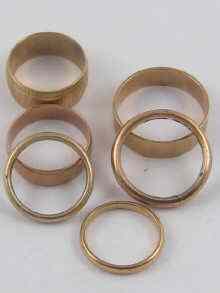 Appraisal: A mixed lot comprising six ct gold wedding rings approx