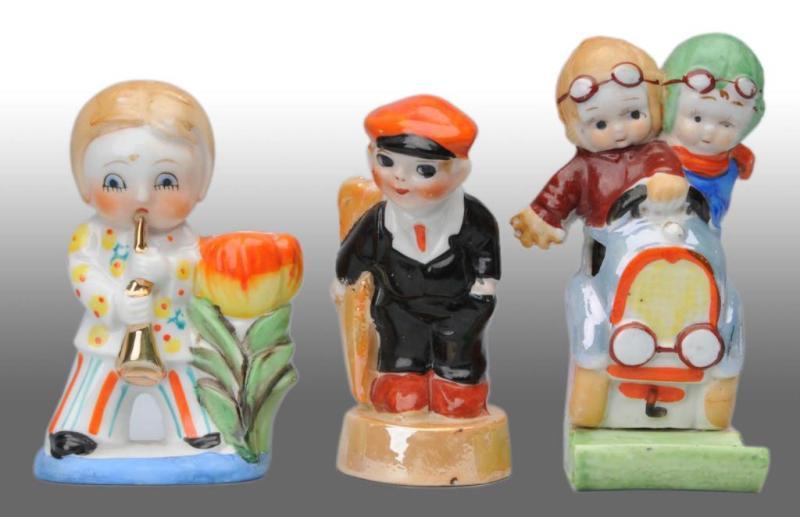 Appraisal: Lot of Children Toothbrush Holders Description Includes a golfer children