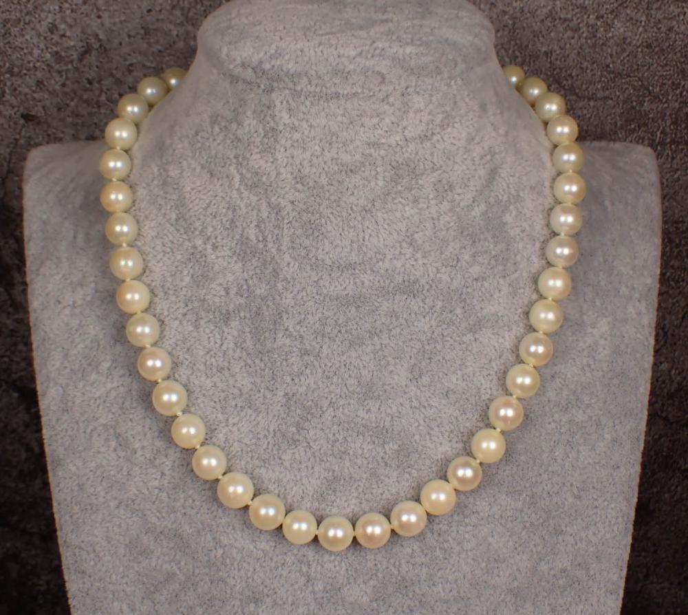 Appraisal: FRESH WATER PEARL NECKLACE cream tone - mm diameters L