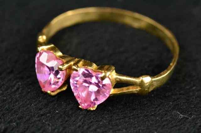 Appraisal: LADY'S PINK STONE RINGConsisting of two pink heart-shaped stones on