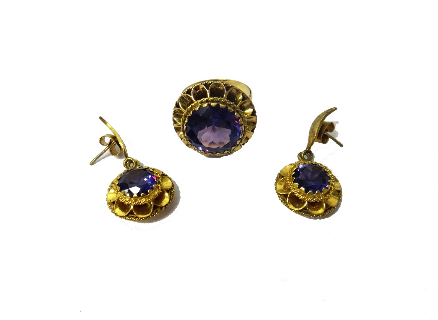 Appraisal: A gold ring mounted with a circular cut synthetic corundum