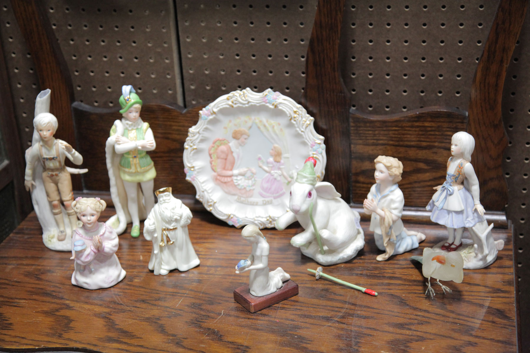 Appraisal: GROUP OF CYBIS FIGURES AND PLATES American Second half of