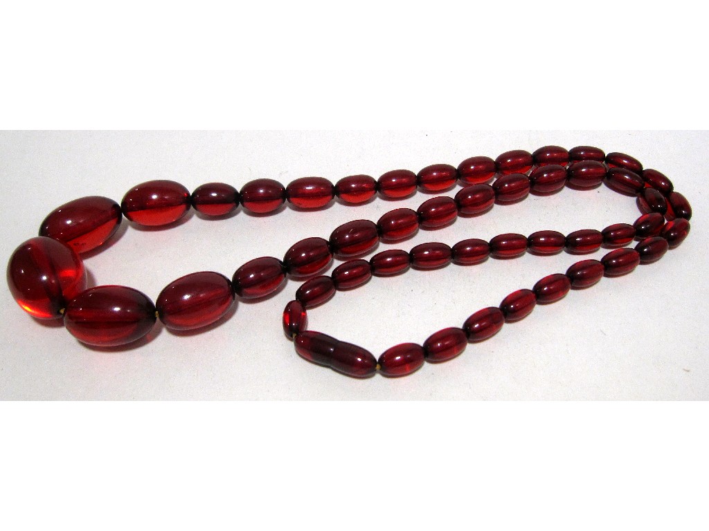 Appraisal: String of amber coloured beads