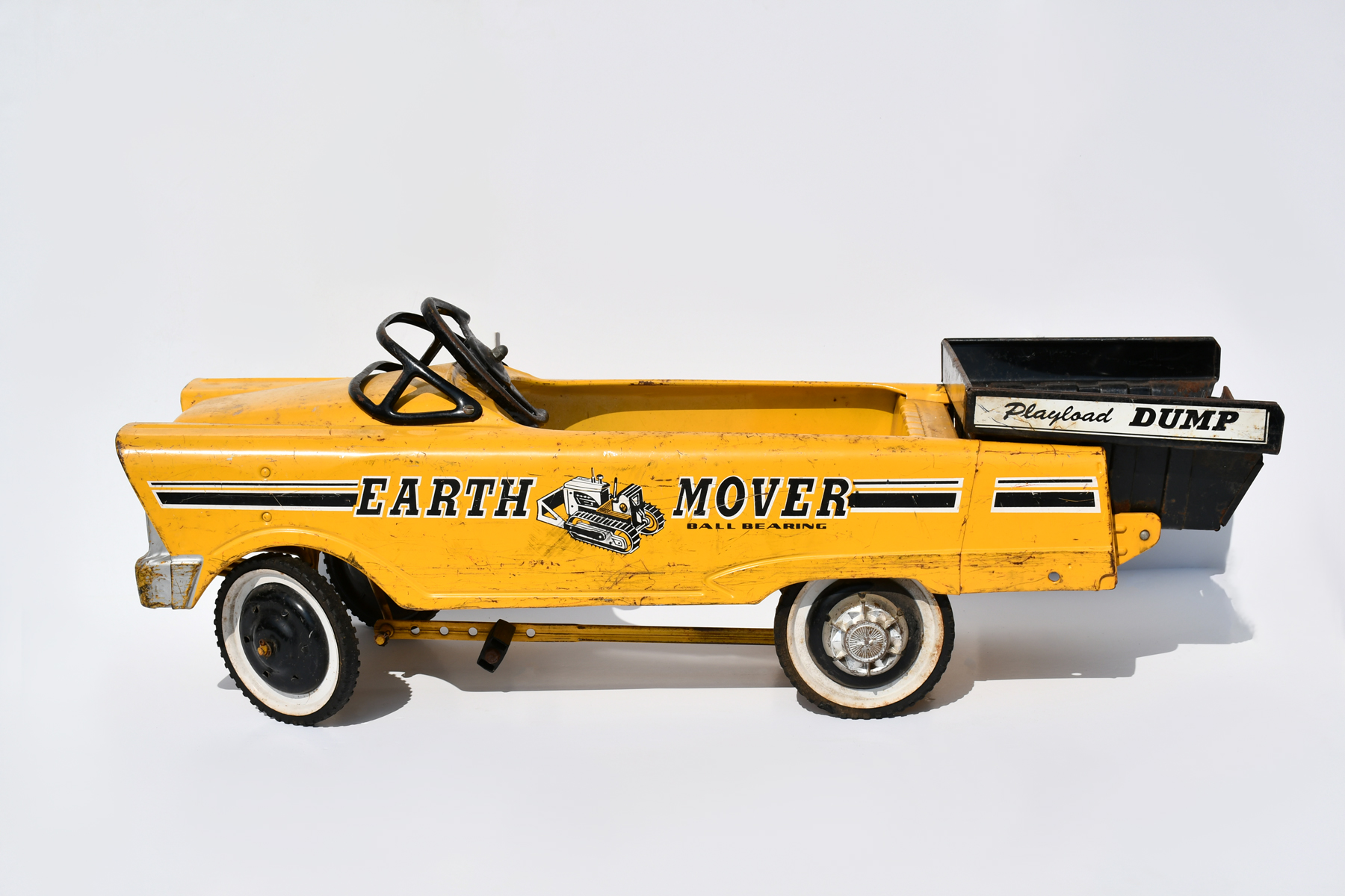 Appraisal: S MURRAY FLAT FACE EARTH MOVER PEDAL CAR Super cool