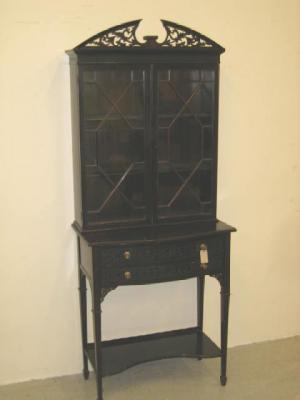 Appraisal: A MAHOGANY DISPLAY CABINET the moulded cornice with arched fret