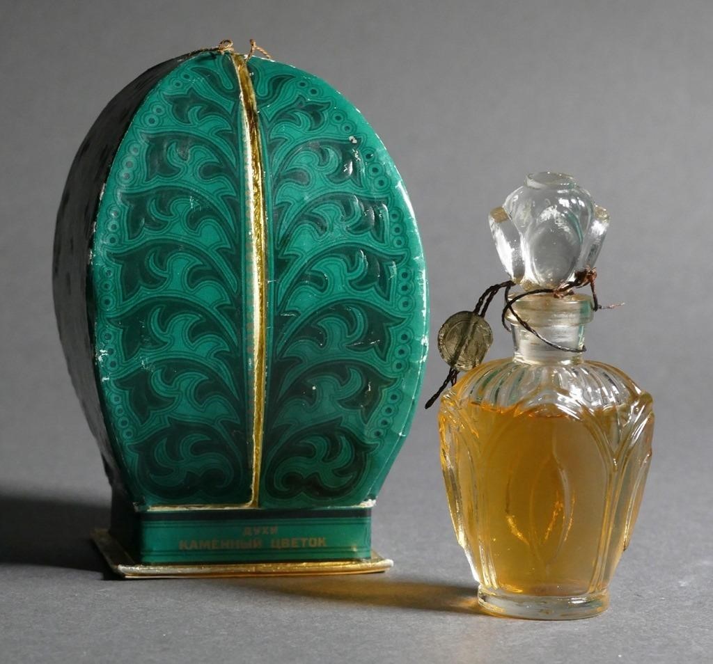 Appraisal: Russian crystal perfume bottle with green box Russian text on