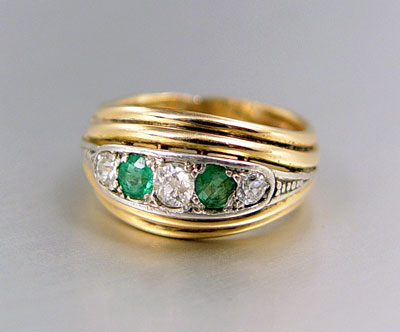 Appraisal: PLATINUM K DIAMOND AND EMERALD RING K yellow gold and