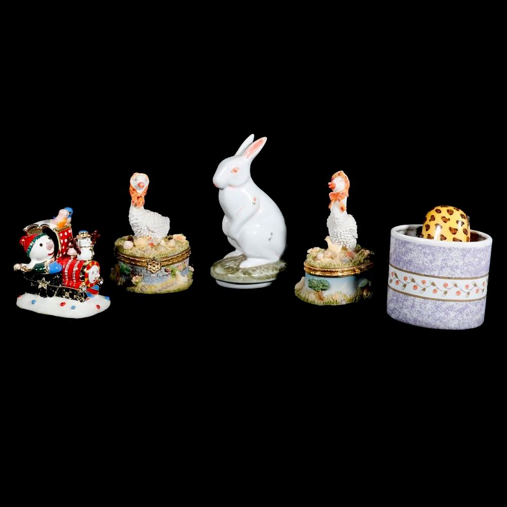 Appraisal: Five porcelain pill boxes Five porcelain pill boxes the largest