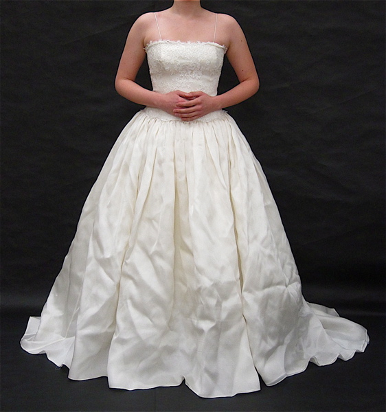 Appraisal: VERA WANG WEDDING DRESS in ivory satin having shaped bodice