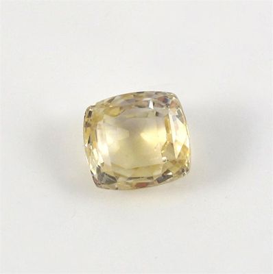 Appraisal: An unset cushion shaped yellow sapphire carats