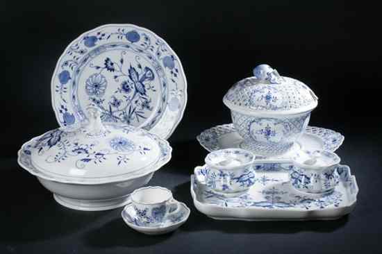 Appraisal: -PIECE MEISSEN PORCELAIN DINNER SERVICE ''Blue Onion'' pattern th century