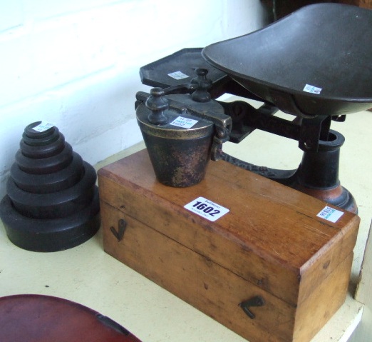 Appraisal: A cast iron kitchen scales and weights and a cased