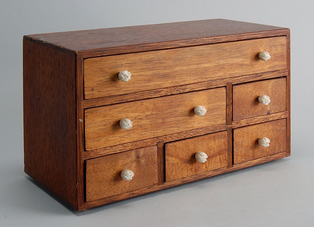 Appraisal: SMALL EARLY TH CENTURY MAHOGANY CABINET with six drawers of