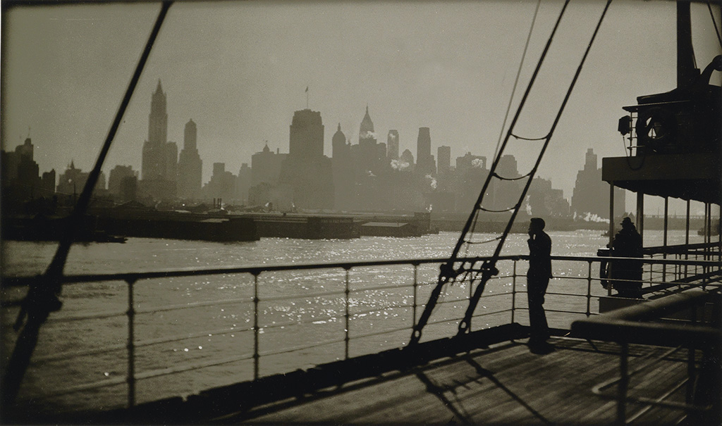 Appraisal: ZINNEMANN FRED - Adieu New York Silver print x inches