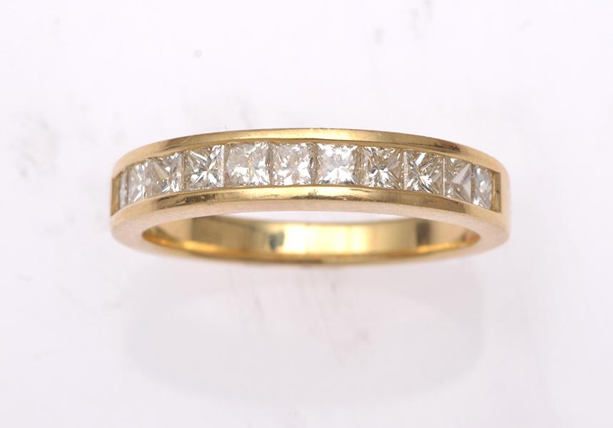 Appraisal: A DIAMOND ETERNITY RING SET IN CT GOLD A DIAMOND