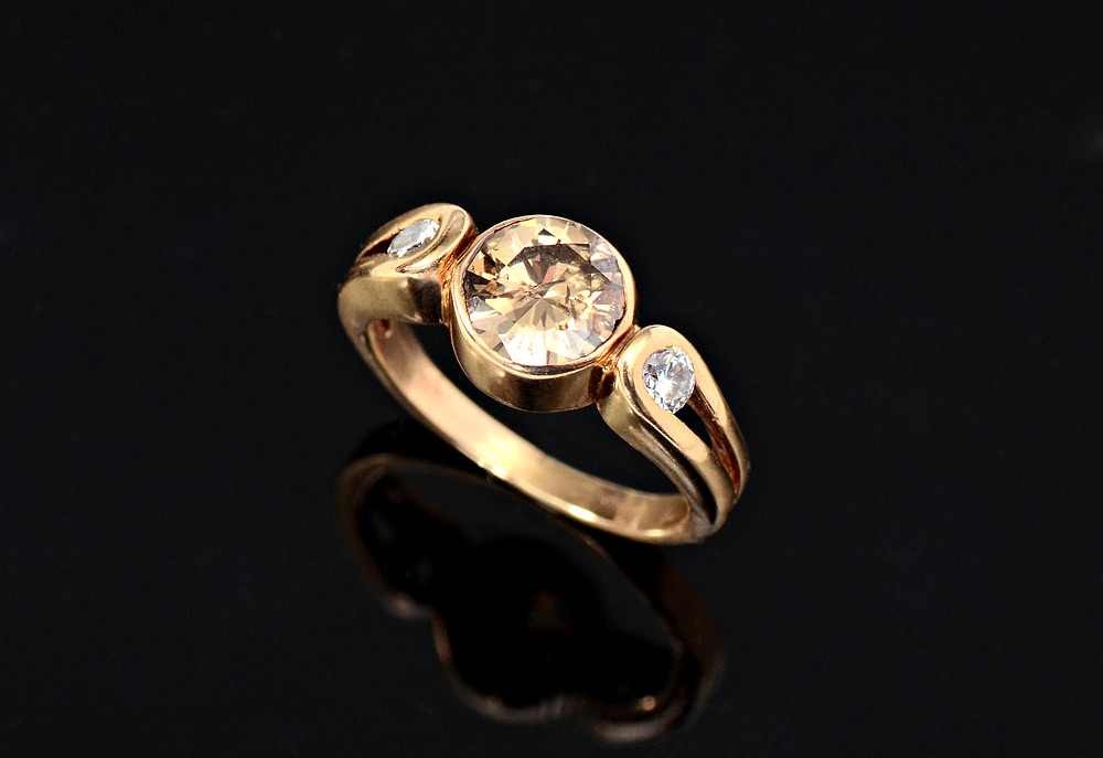 Appraisal: CT CENTER DIAMOND RING K yellow gold ring centers an