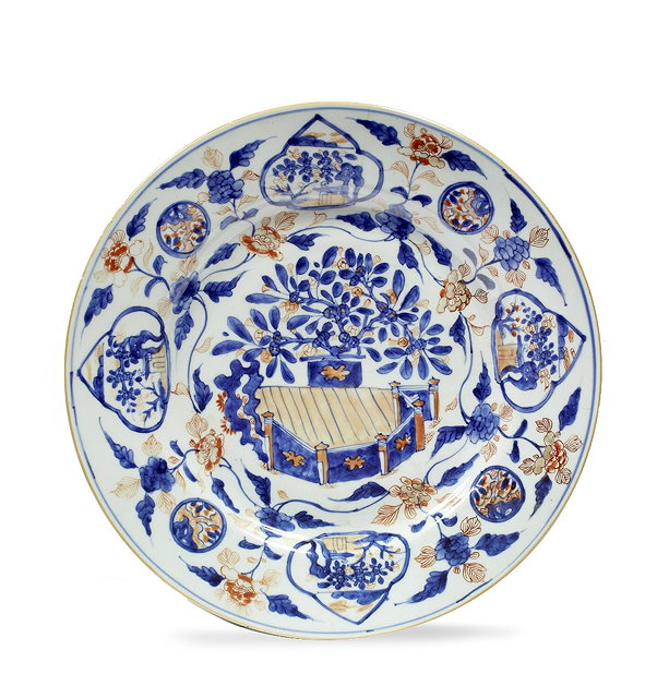 Appraisal: A Chinese Imari chargerKangxi - having underglaze blue fence flower