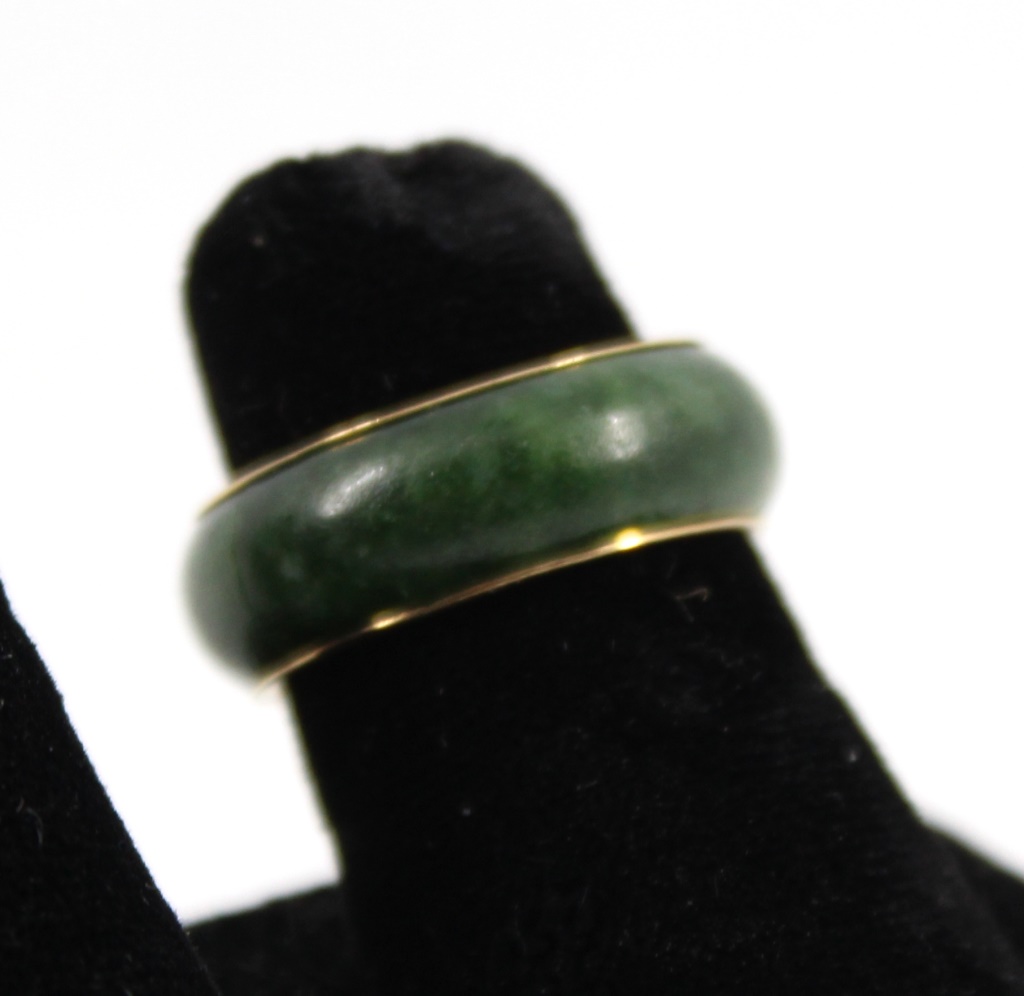 Appraisal: ANTIQUE K GOLD JADE ETERNITY BAND RING Antique K yellow