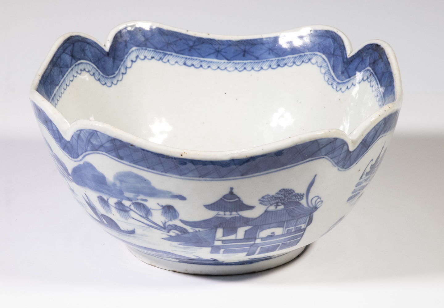 Appraisal: BLUE WHITE CANTON BOWL th c Chinese Export Canton Porcelain