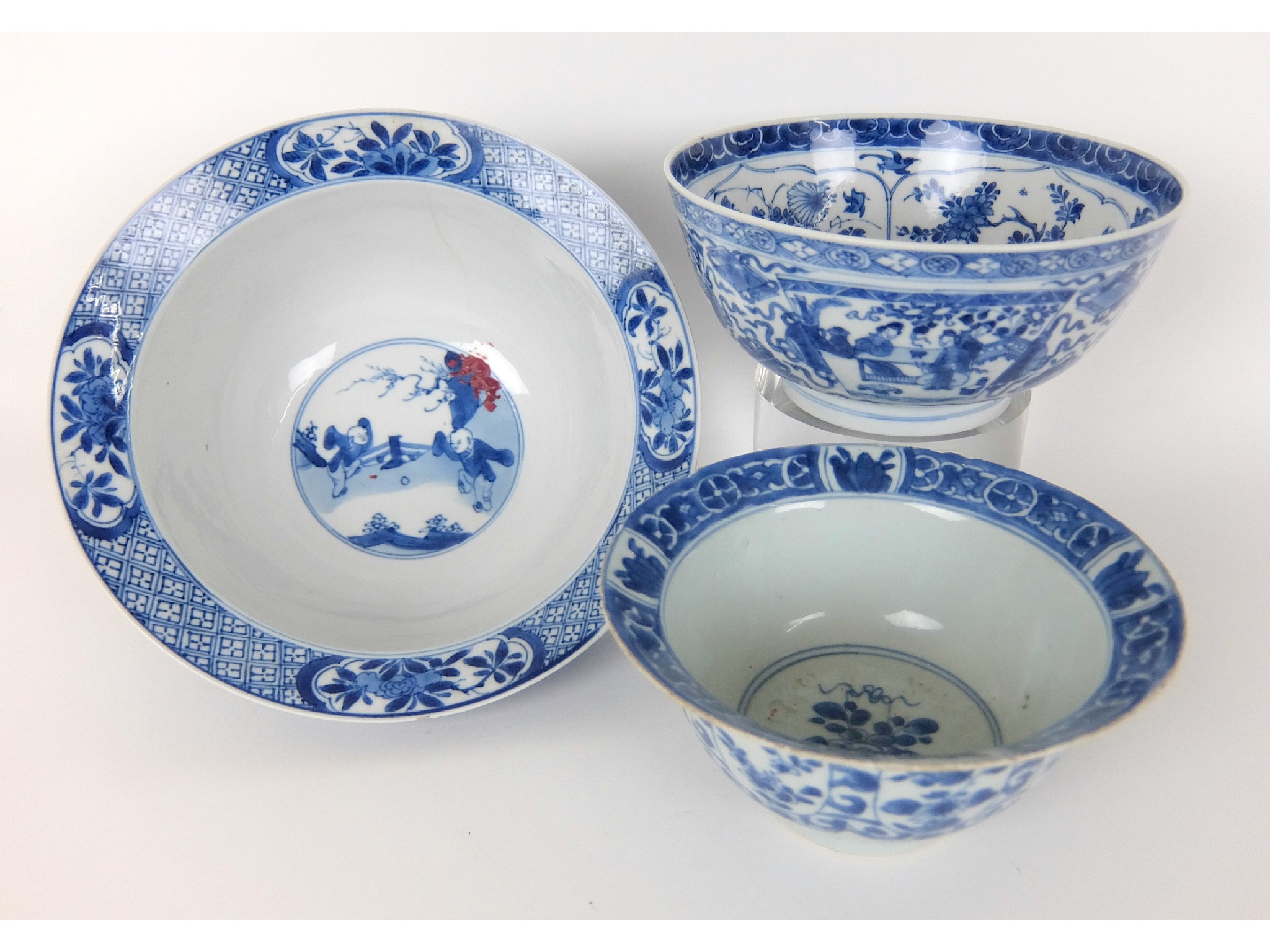 Appraisal: A Chinese blue and white bowlthe everted rim with diaper