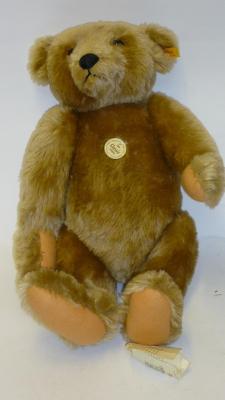 Appraisal: A Steiff replica Classic Teddy bear EAN No in dark