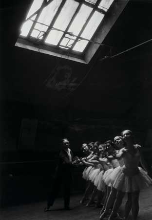 Appraisal: EISENSTAEDT ALFRED - Swan Lake Rehearsal Grand Opera de Paris