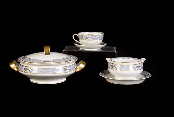 Appraisal: A large Haviland Limoges dinner service in the Rani pattern