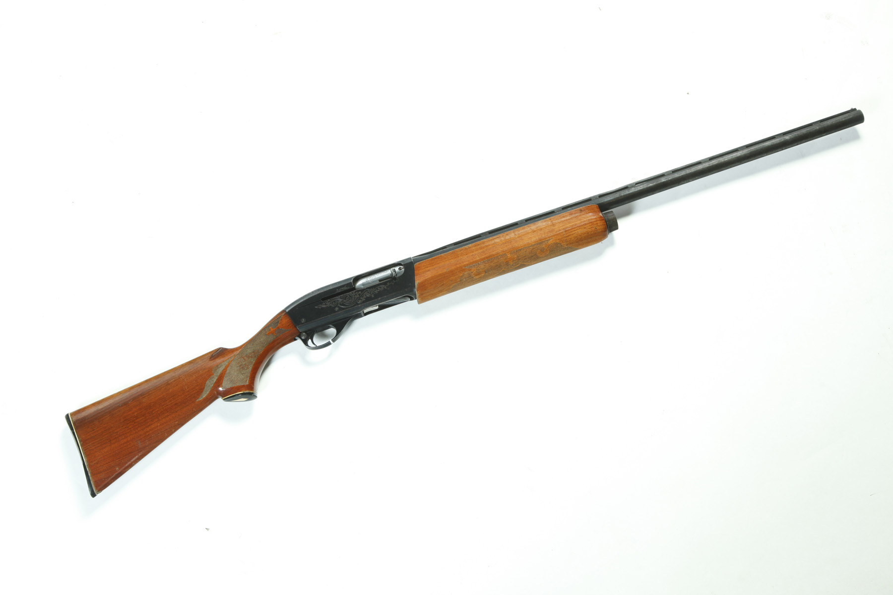 Appraisal: REMINGTON SHOTGUN American th century Remington model semi-automatic gauge shotgun