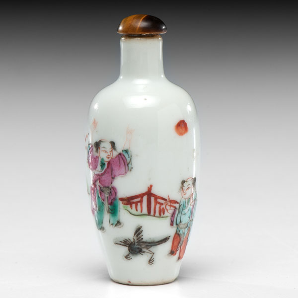 Appraisal: Chinese late th century A porcelain rounded rectangular snuff bottle