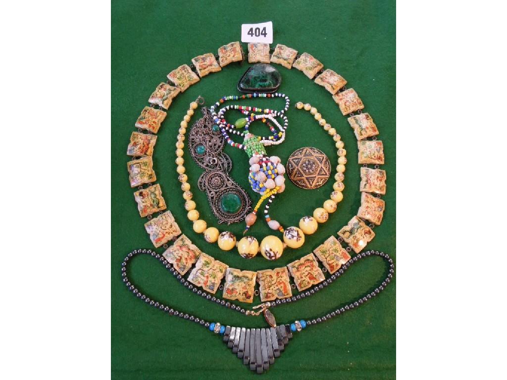 Appraisal: A mixed collection of costume jewellery