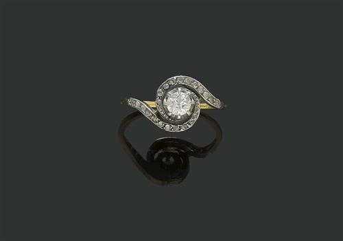 Appraisal: DIAMANT-RING um Platin ber Gelbgold Aparter Ring die Schauseite besetzt