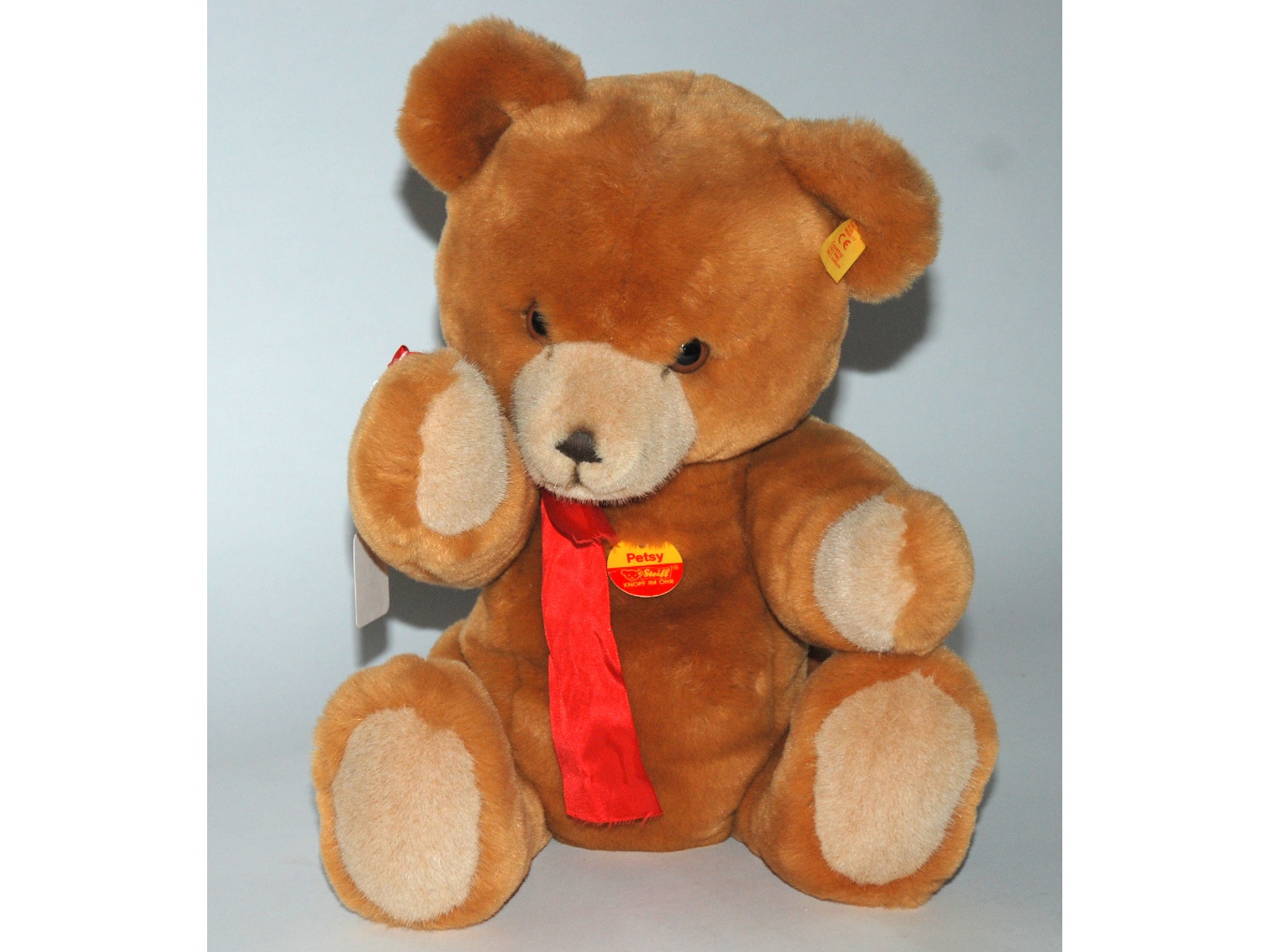 Appraisal: A modern Steiff Petsy teddy bear in original box and