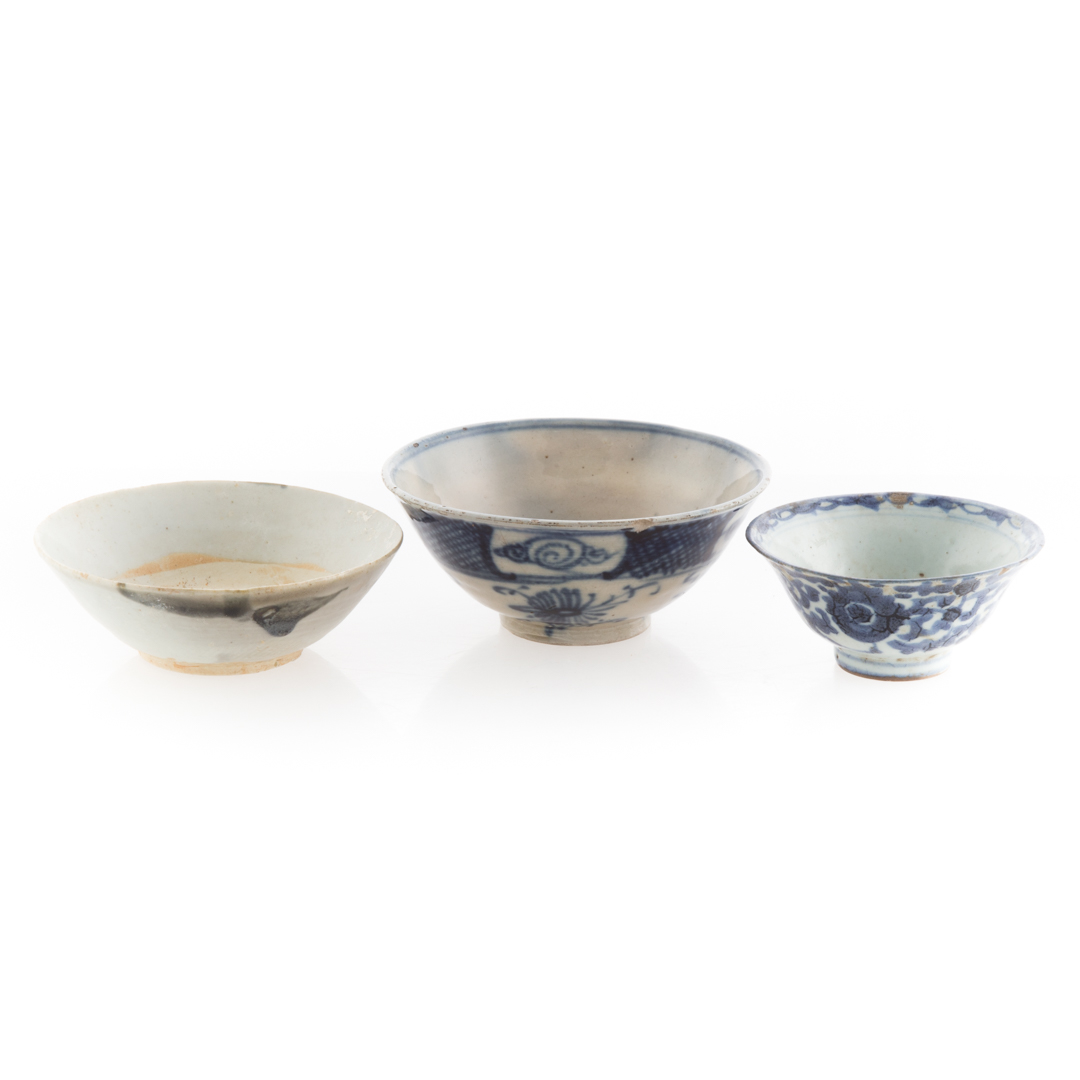 Appraisal: Three Chinese porcelain bowls Ming circa all blue and white