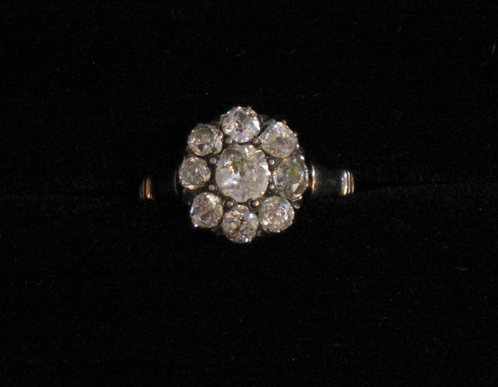 Appraisal: AN EARLY TH CENTURY DIAMOND CLUSTER RING the central old