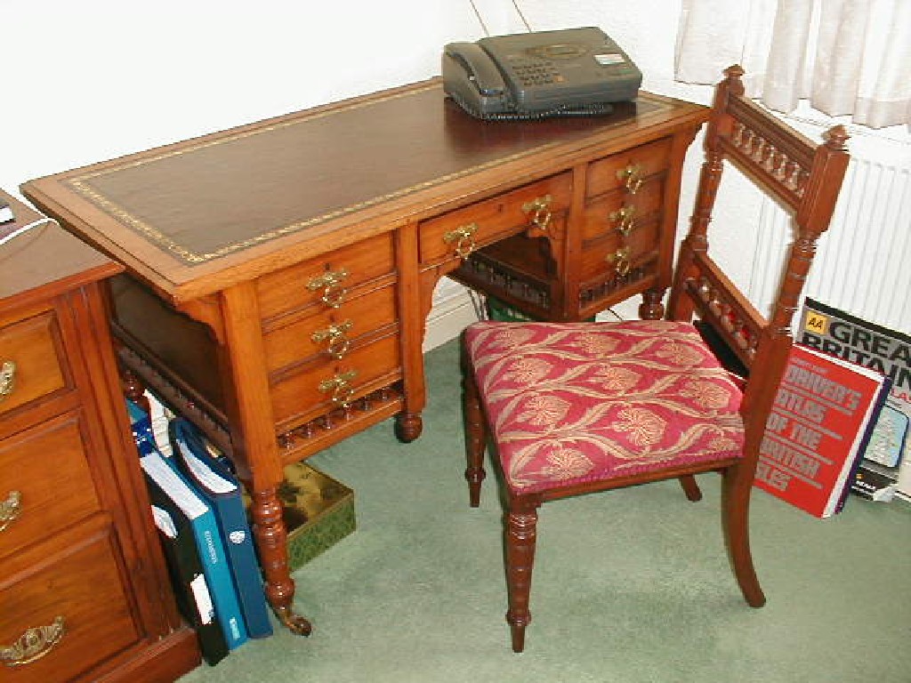 Appraisal: A Victorian walnut kneehole desk with leatherette top drawers with