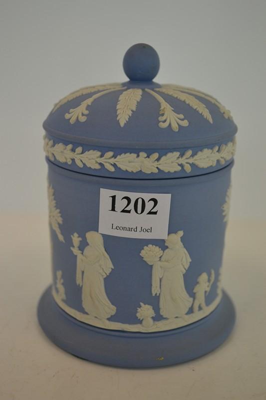 Appraisal: WEDGWOOD JASPERWARE LIDDED CANNISTER