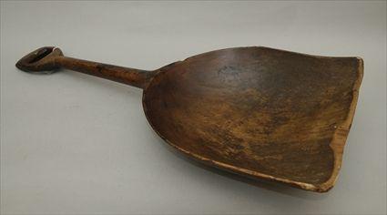 Appraisal: American Wood Grain Shovel