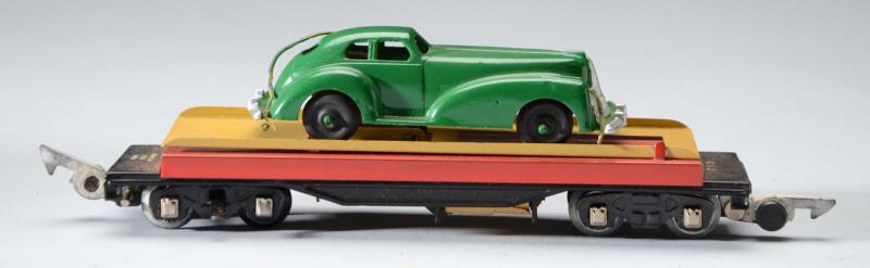 Appraisal: No Includes the original box Flat car has original green